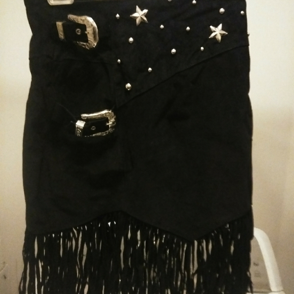Leather suede black skirt with fringes